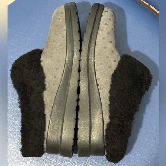 NWOT UGG Pure women’s gray suede hearts & red stitching/black wool shoes, Size 7 - Picture 11 of 16